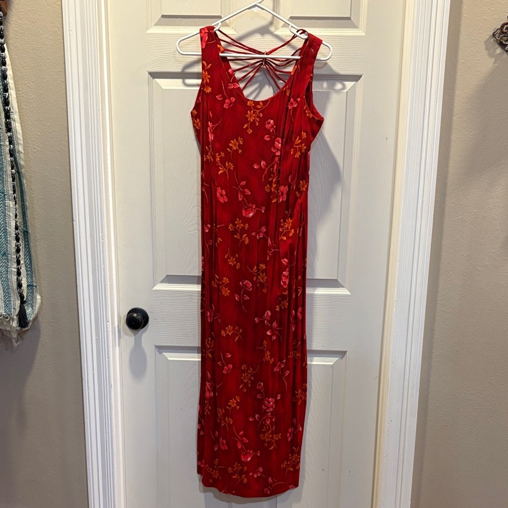 Chic Red Floral Backless Dress